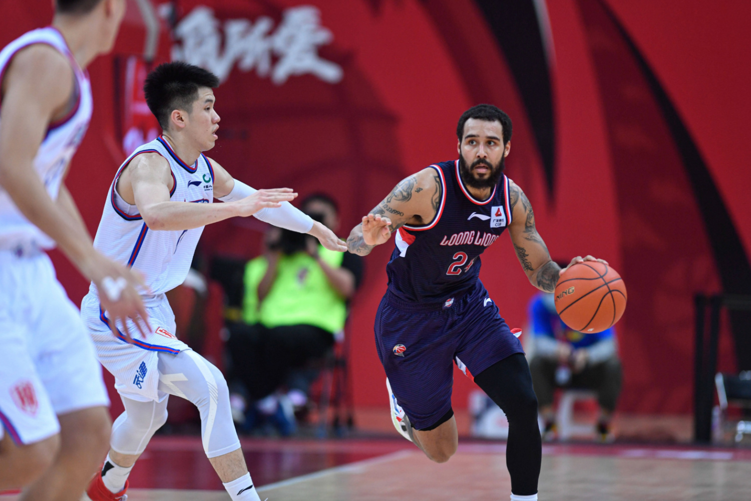 山东男篮强势反弹备战欧超杯阿斯顿维拉转会期防线松动，网友：转会期那不勒斯调整名单以备德甲(山东男篮直播视频直播吧)