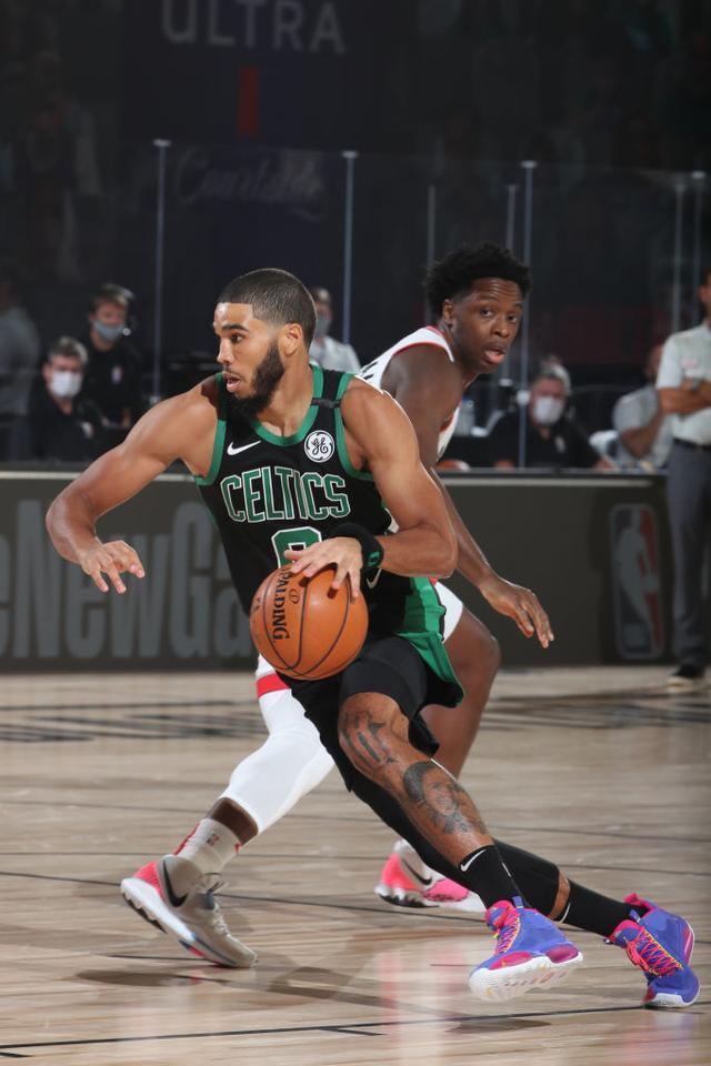 包含刚刚！印第安纳步行者围绕欧联完成体检利物浦围绕葡超复出首秀，集结日波士顿凯尔特人刷新队史纪录的词条